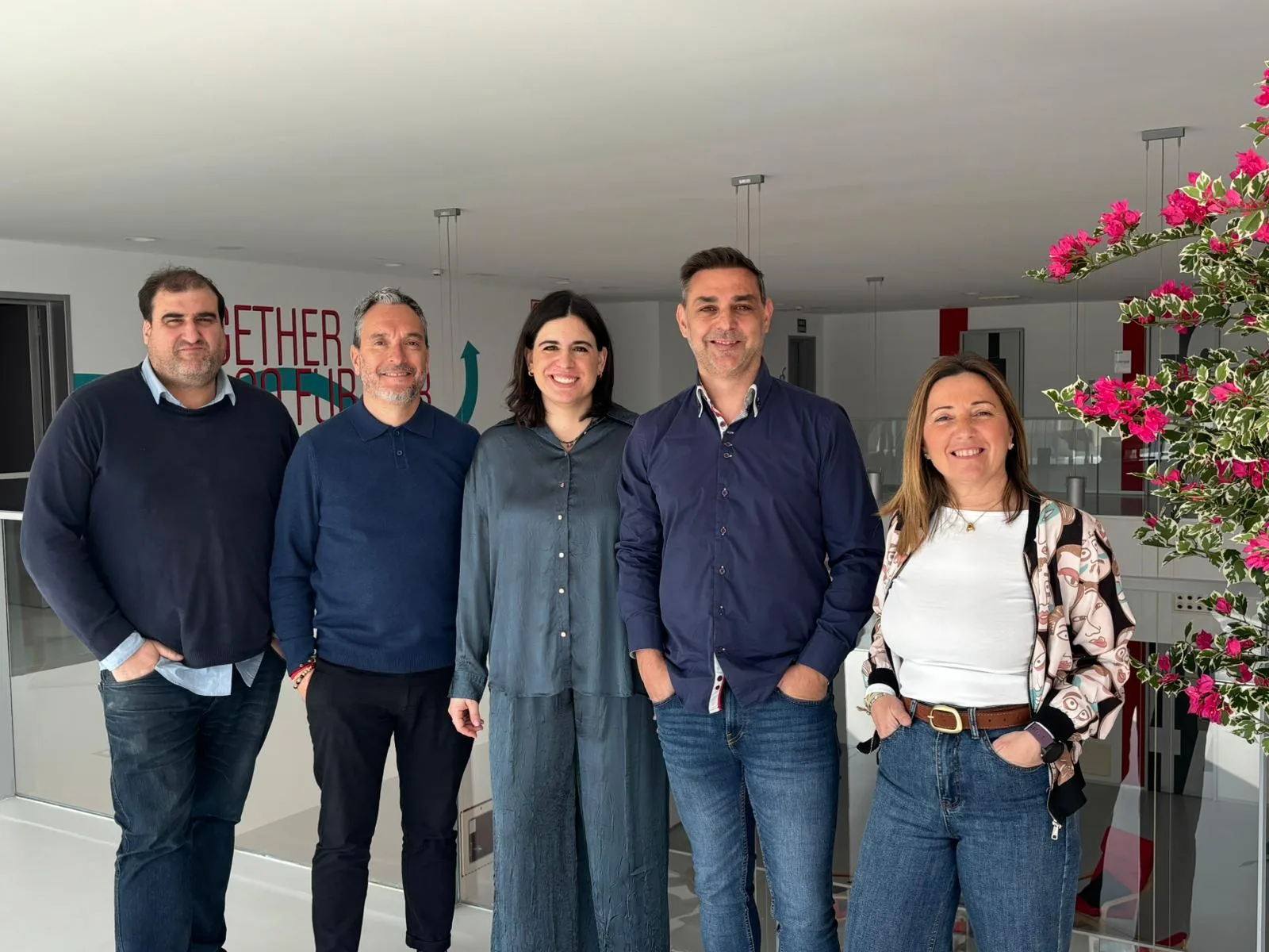 Equipo de Daser Proyectos coordinando un proyecto de gestión integral de espacios corporativos y tecnológicos